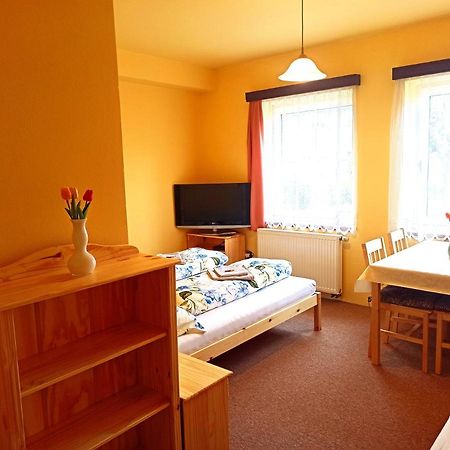 P&P Jicin Apartments - Soukrome 2-3 Luzkove Pokoje S Vlastni Kuchyni A Koupelnou מראה חיצוני תמונה