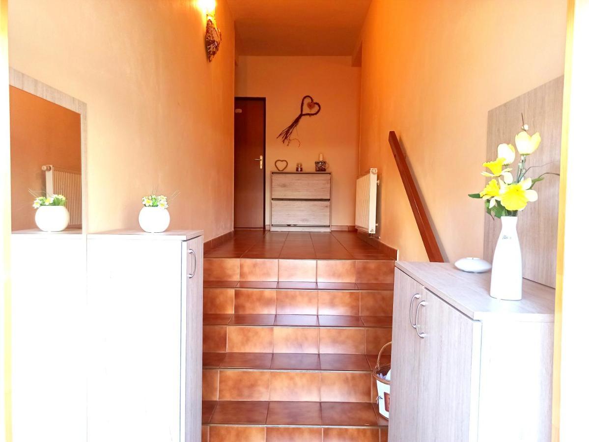 P&P Jicin Apartments - Soukrome 2-3 Luzkove Pokoje S Vlastni Kuchyni A Koupelnou מראה חיצוני תמונה