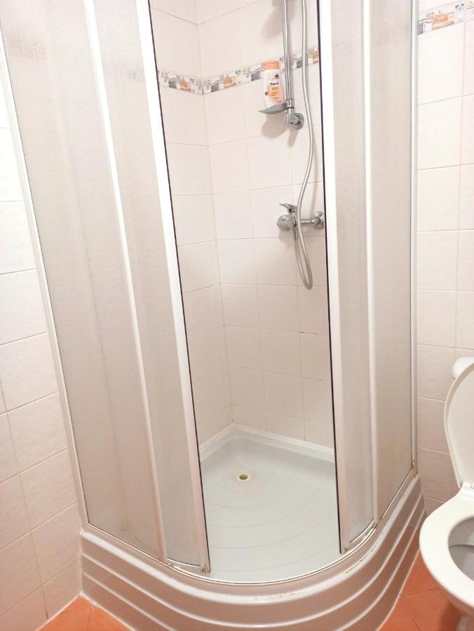 P&P Jicin Apartments - Soukrome 2-3 Luzkove Pokoje S Vlastni Kuchyni A Koupelnou מראה חיצוני תמונה