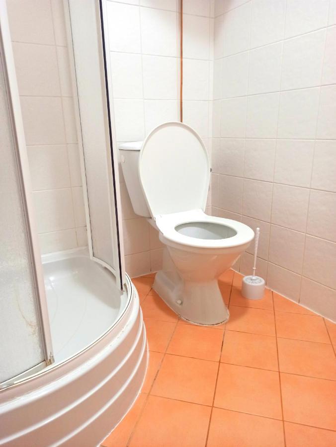 P&P Jicin Apartments - Soukrome 2-3 Luzkove Pokoje S Vlastni Kuchyni A Koupelnou מראה חיצוני תמונה