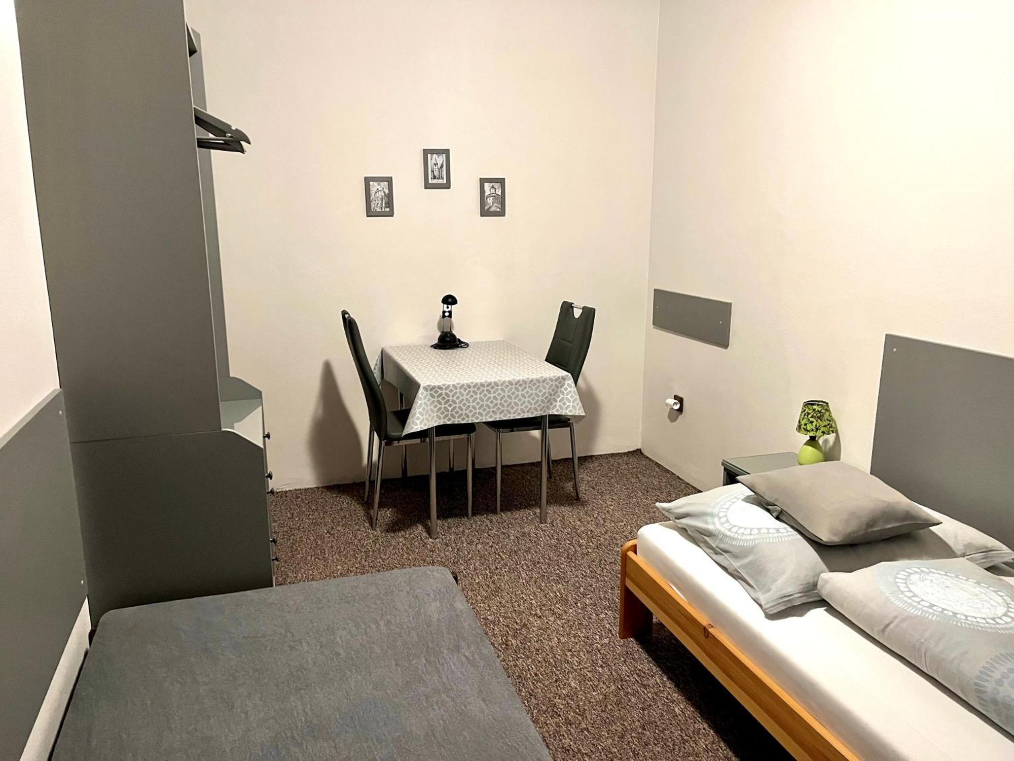 P&P Jicin Apartments - Soukrome 2-3 Luzkove Pokoje S Vlastni Kuchyni A Koupelnou מראה חיצוני תמונה