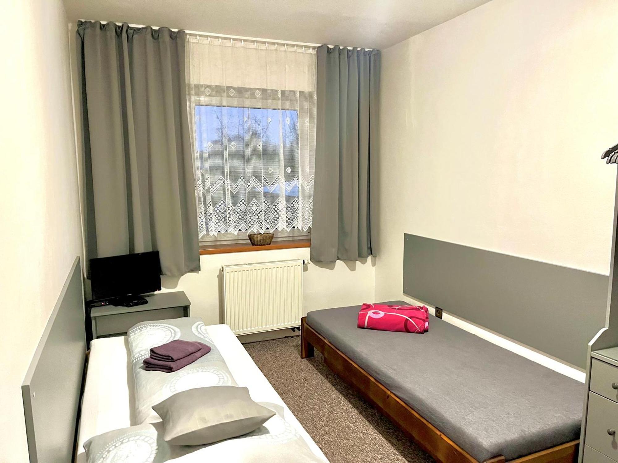 P&P Jicin Apartments - Soukrome 2-3 Luzkove Pokoje S Vlastni Kuchyni A Koupelnou מראה חיצוני תמונה